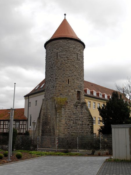 Dicker Turm